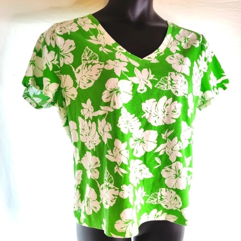 Chaps Island Fun V Neck Tee EUC ๐ด๐ฅฅโค๏ธ - Picture 2 of 8
